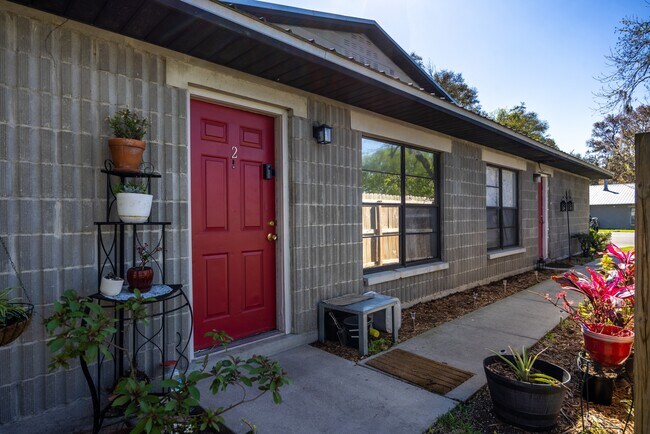 Building Photo - 2321 SW 31st Pl