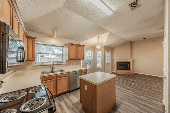 Building Photo - 1740 Cedar Tree Dr