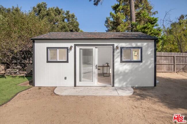 Building Photo - 1380 Old Topanga Canyon Rd
