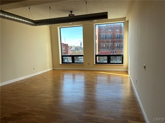 Building Photo - 466 N Salina St