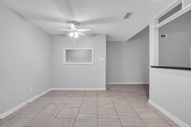 Building Photo - 4407 Hickory Grove Dr