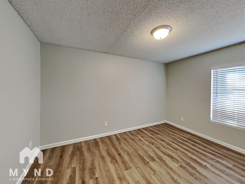 Building Photo - 5029 N 71st Ave
