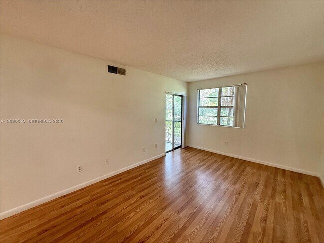 Building Photo - 1237 SW 46th Ave