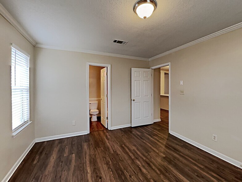Building Photo - 403 Tina Hely Ct
