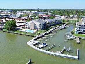 Building Photo - 205 Yacht Club Ln