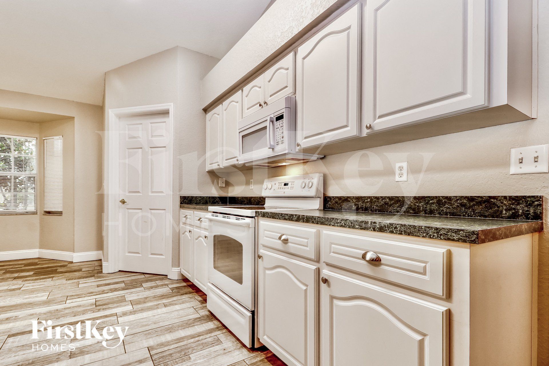 Building Photo - 6351 Hampton Pointe Cir