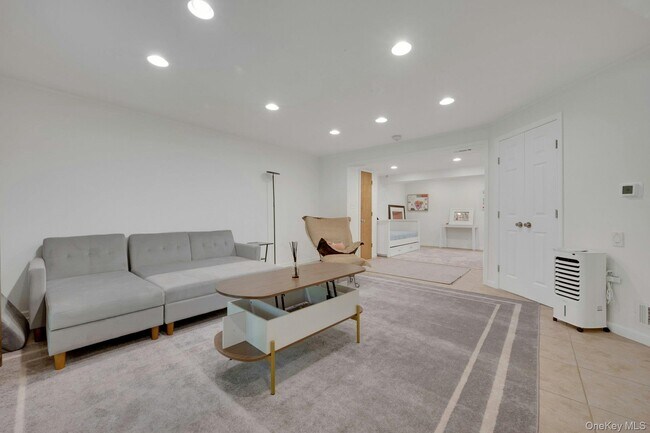 Building Photo - 107 Holly Pl
