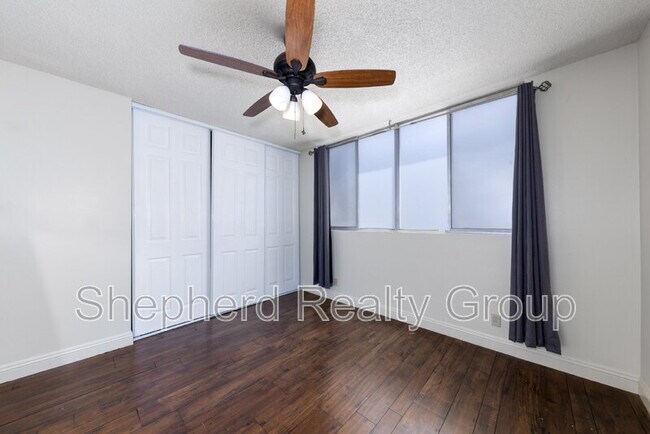 Building Photo - 6979 Palm Ct