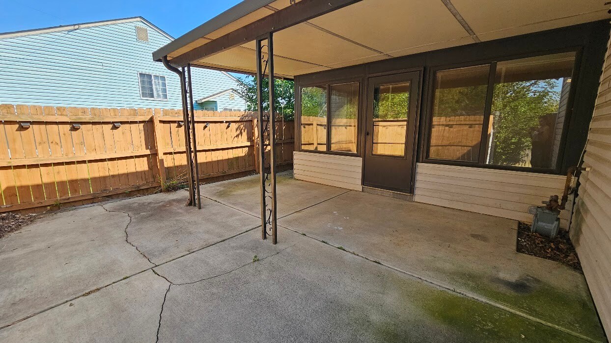 Back Patio - 626 Woods Crossing Dr