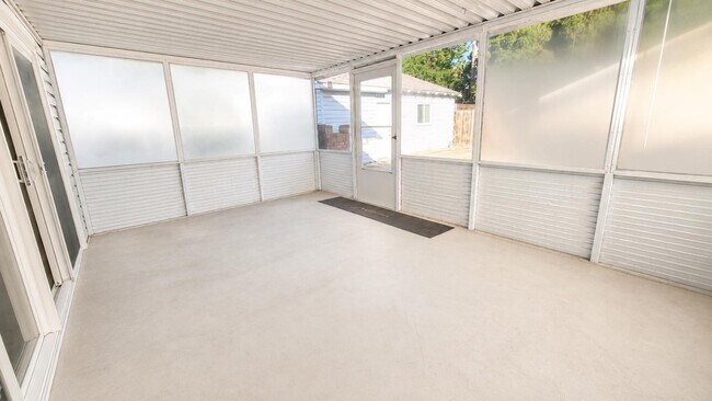 Building Photo - 2132 Forbes Ave