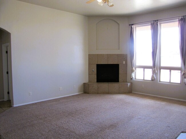 Building Photo - Spacious 3BR/2BA/2.5 CG, 2167 sq.ft. renta...