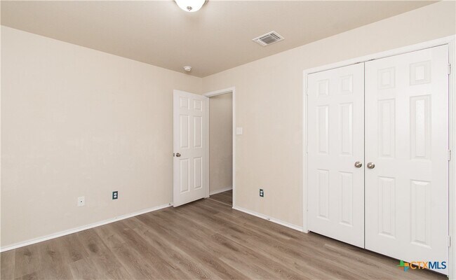 Building Photo - 5304 Waterbank Ln