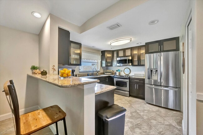 Building Photo - 2529 Croton Ave