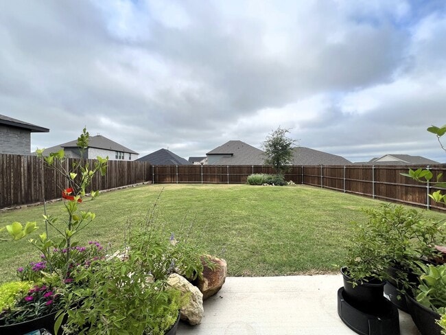 Building Photo - Spacious 2-Story 3/2.5/2 in Fort Worth For...