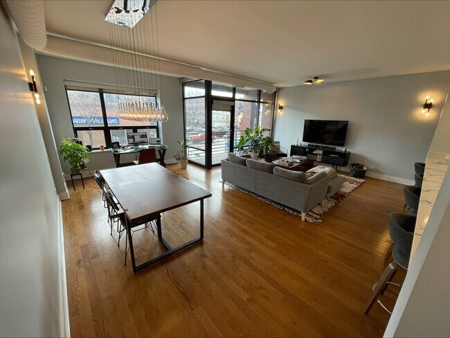 Building Photo - 3310 N Halsted St