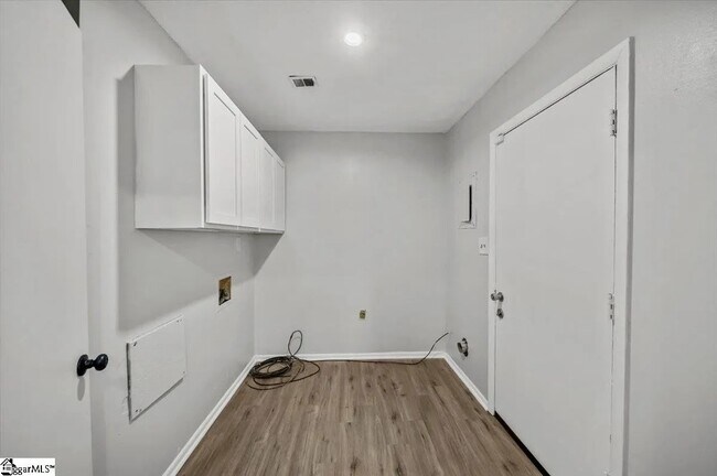 Building Photo - 213 Fisher Ave