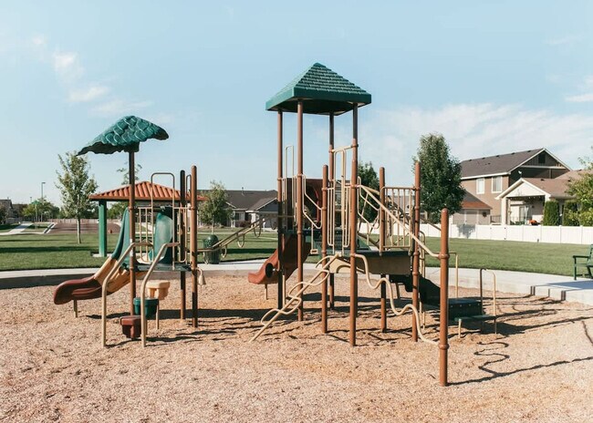 Building Photo - 4631 N Adale Ave