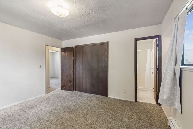 Building Photo - 1710 27th Ave