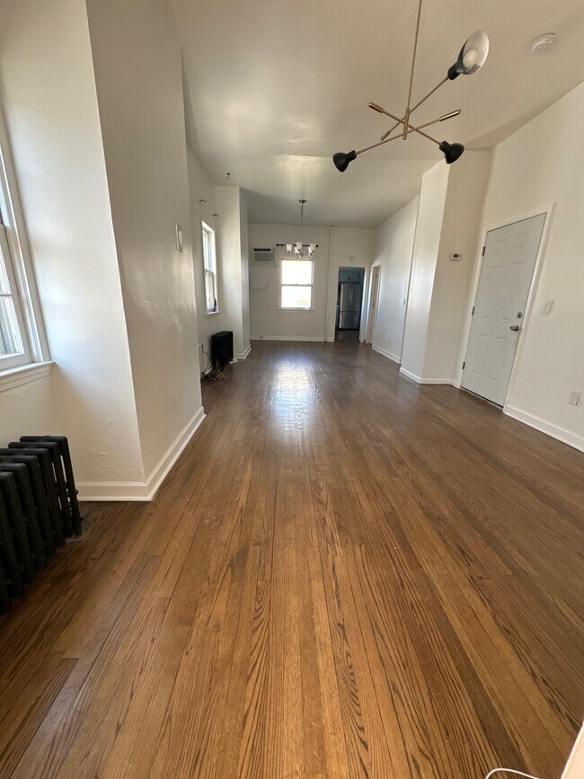 Building Photo - 110 Grace St