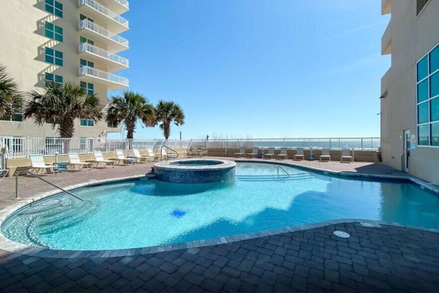 Building Photo - 931 W Beach Blvd