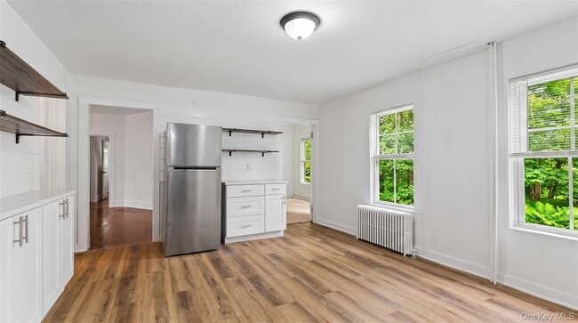 Building Photo - 376 Montauk Hwy