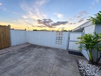 Building Photo - 1365 Kuahaka St