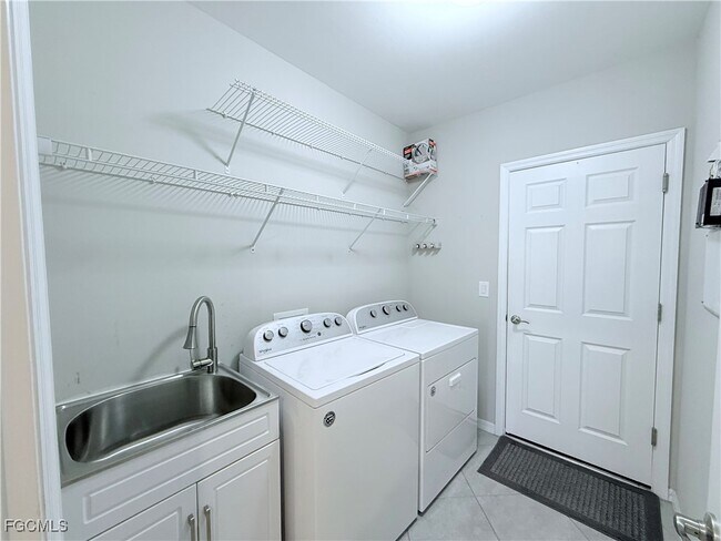 Building Photo - 4387 Dutchess Park Rd