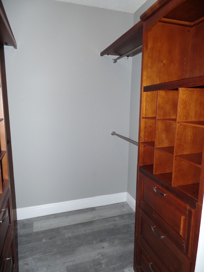 Building Photo - 5612 Rock Island Rd