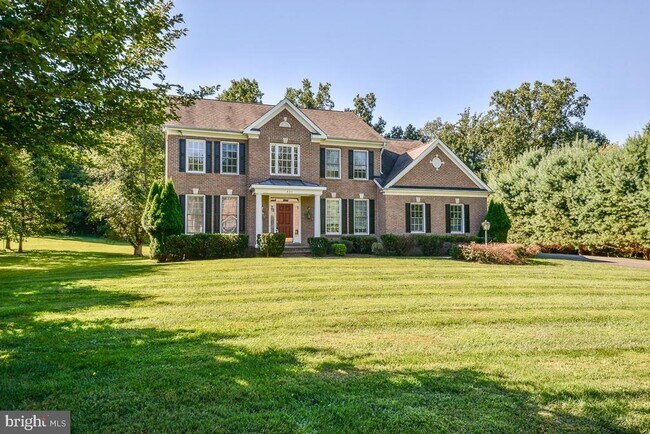 Building Photo - 855 Charwhit Ct