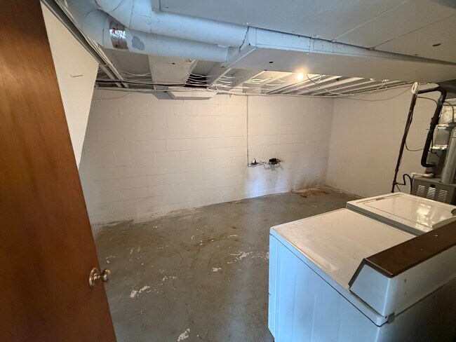 Building Photo - 108 Roberts Dr