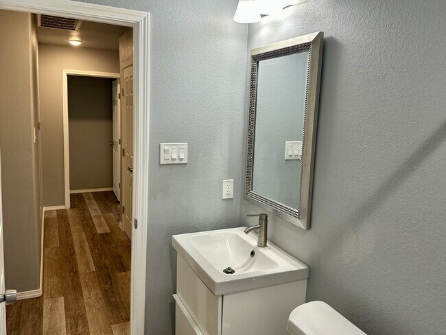 Building Photo - Updated 3/2/2 in Frenship ISD!
