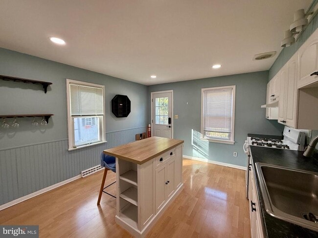 Building Photo - 503 West Lawn Ave