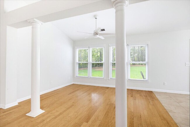 Building Photo - 326 Saybrook Crossing