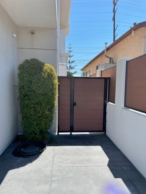 Entry - 2783 190th St