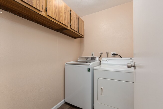 Building Photo - 6205 Bellota Dr
