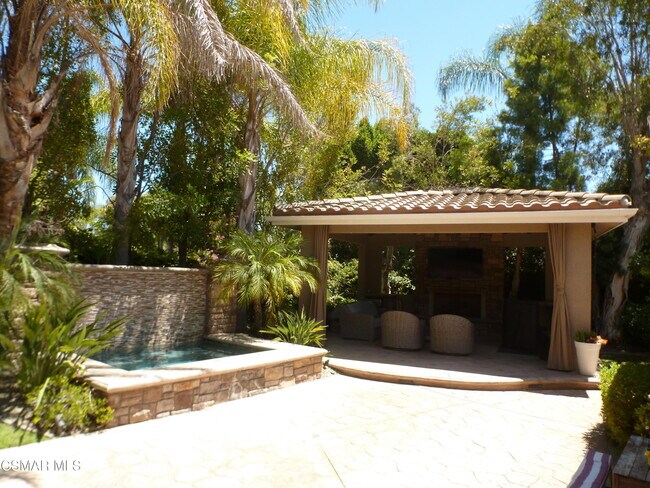 Building Photo - 48 Golden Glen Dr
