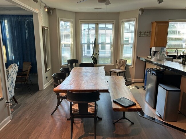 Building Photo - Fully Furnished: Stunning 3 - Bedroom 2.5 - Bath Townhome - Mt. Pleasant, SC
