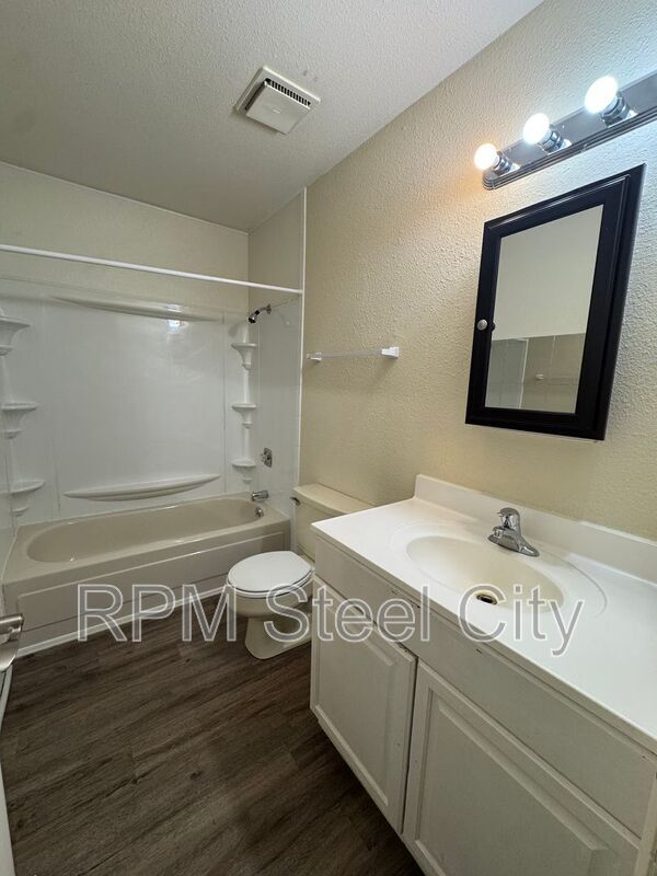 Building Photo - 605-607 West 15th St