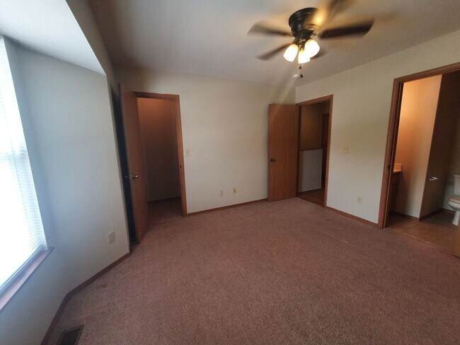 Building Photo - 20390 Skyview Dr