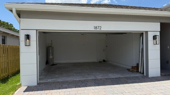 Building Photo - 1872 NW 6th Ct