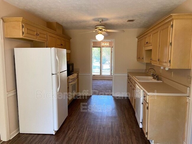 Building Photo - 7405 Cedar Creek Loop