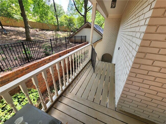 Building Photo - 943 Barton Woods Rd NE