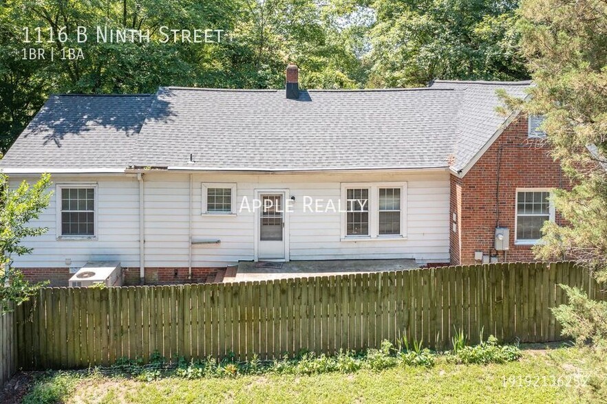 Building Photo - 1116 9th St