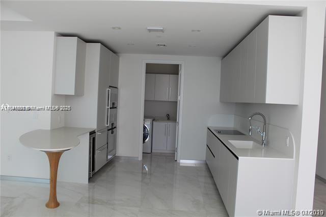 Building Photo - 16901 Collins Ave
