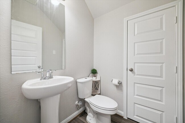 Building Photo - 1514 Lakeline Oak Dr