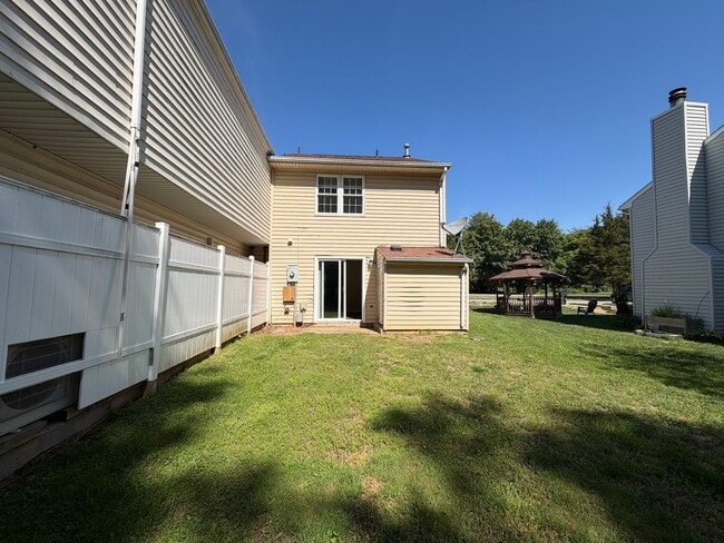 Building Photo - 2099 Commonwealth Dr
