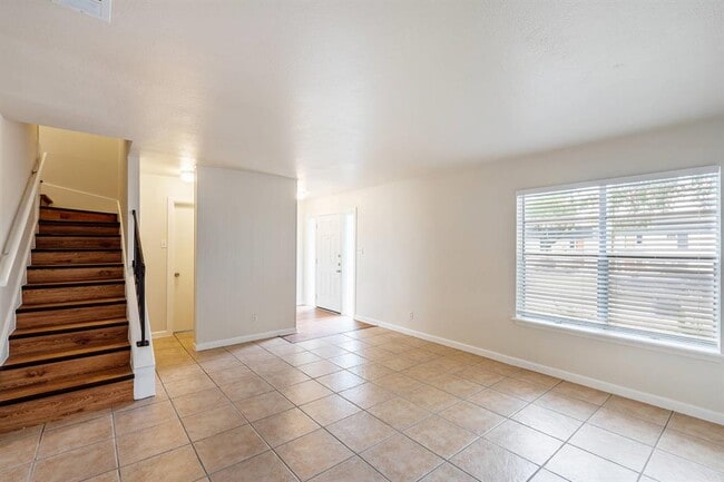 Building Photo - 5802 Belmoor Dr