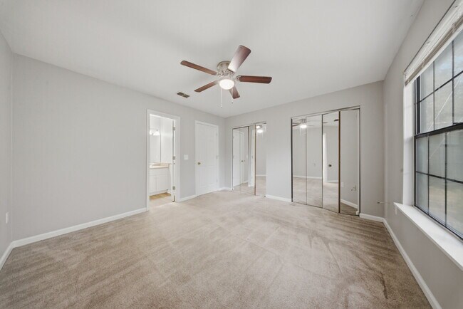 Building Photo - 2 bedroom x 2.5 bathroom! Great Location and Price! Guest Bathroom!