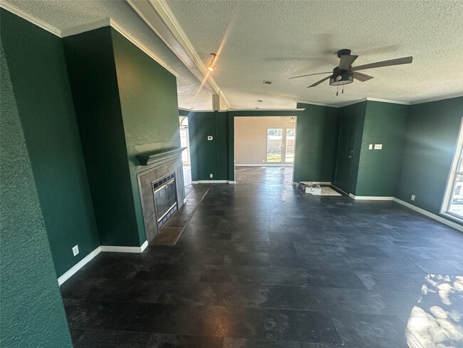 Building Photo - 536 Sabine St