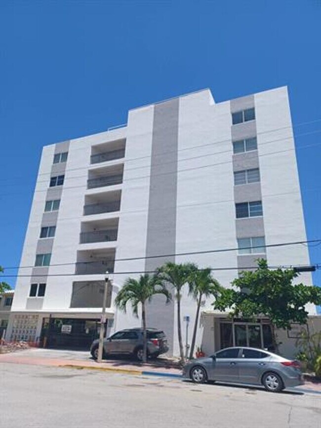 Building Photo - 8001 Crespi Blvd